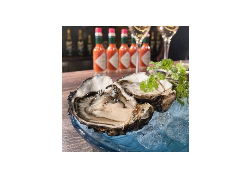 capital kitchen oyster bar HanaImGluck logo